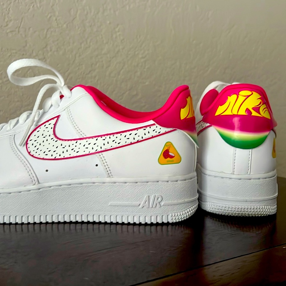 - Nike Air Force 1 Low '07 LX - Dragon Fruit